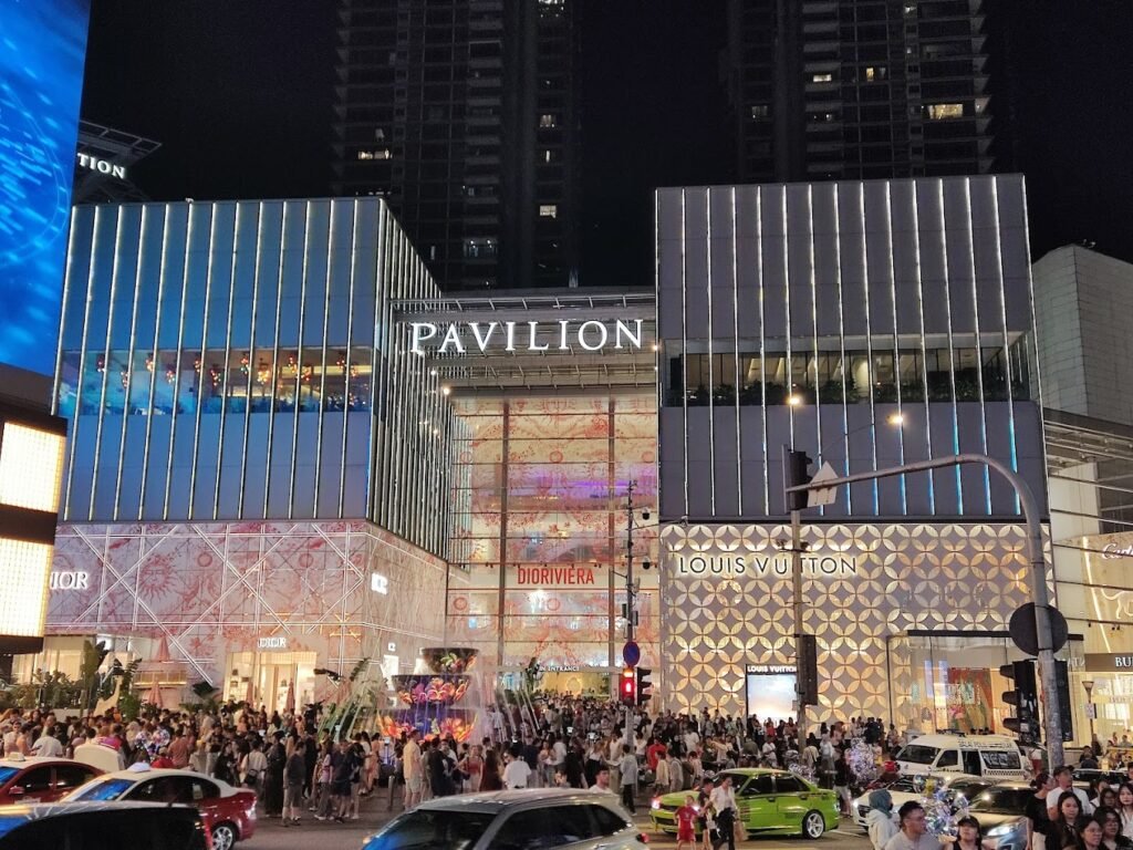 Pavilion Kuala Lumpur Elite Entrance, Main Entrance & Bukit Bintang Entrance at night, with crowds of shoppers and tourists in Bintang Walk