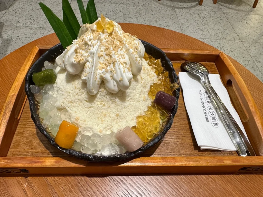 Gold Oolong Kakigori, a signature dessert at Ben Gong’s Tea & Dessert, Gourmet Street Lalaport BBCC