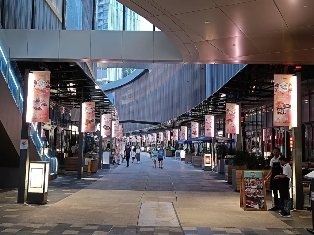 Jalan Hang Tuah Entrance 2, the dedicated drop-off area for those visiting Gourmet Street and West Atrium, LaLaport BBCC