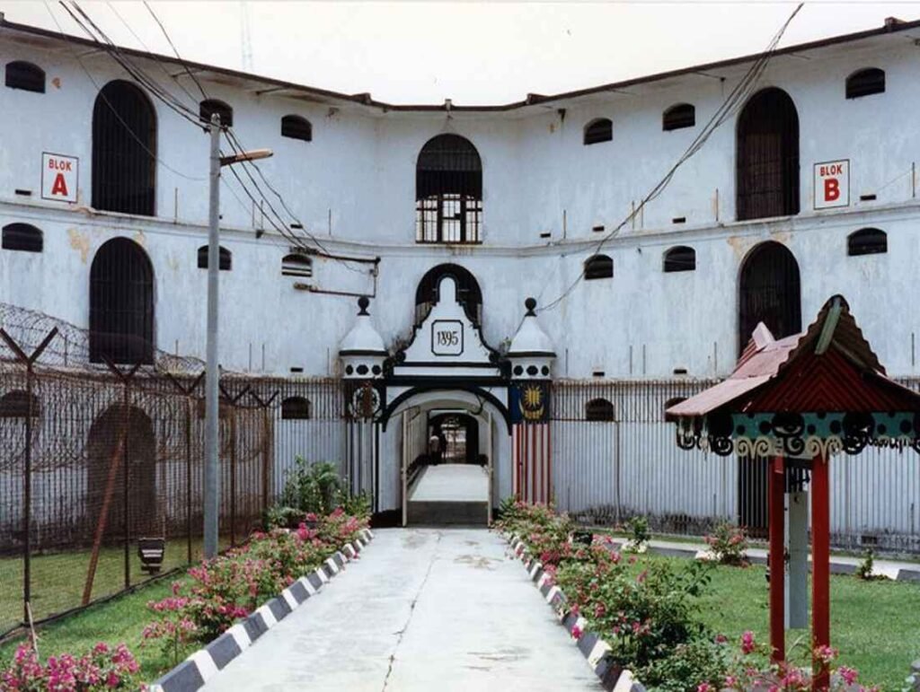 Pudu Prison, also known as Pudu Jail, was constructed between 1891 and 1895 by the British government on the site of a former Chinese cemetery along Jalan Hang Tuah using convict labour.