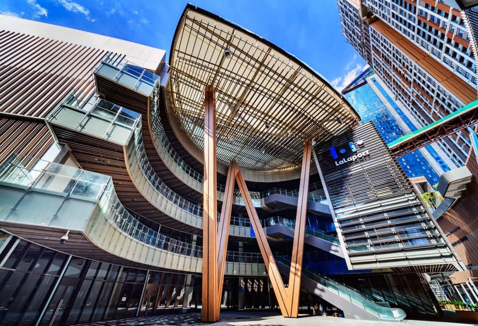 This open-air event space features a distinctive "W" structure and multi-level viewing deck, making it a popular spot for photos and gatherings. WOW Plaza also frequently hosts events, performances, and promotional activities, adding to the lively atmosphere of Gourmet Street.