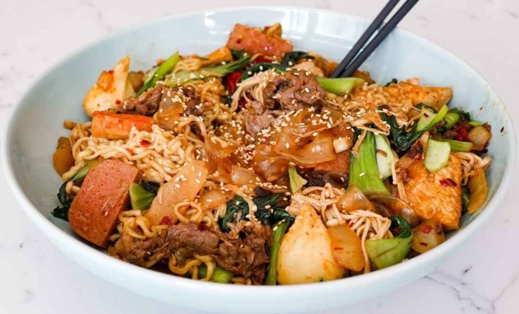 Mala Xiang Guo, also known as a Spicy Stir-Fry Hot Pot or ‘Numbing-Spicy Fragrant Pot’, is a Chinese dish characterized by a spicy and savoury sauce that combines the heat of chilies with the numbing sensation of Sichuan peppercorns.