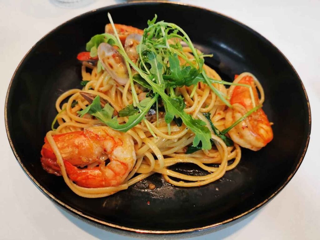The Linguist 2.0, sauteed prawns and clams braised in anchovy stock tossed with fresh basil, chilies, sundried tomatoes and fresh parmesan. Served at Wizards Tribeca, Jalan Imbi.
