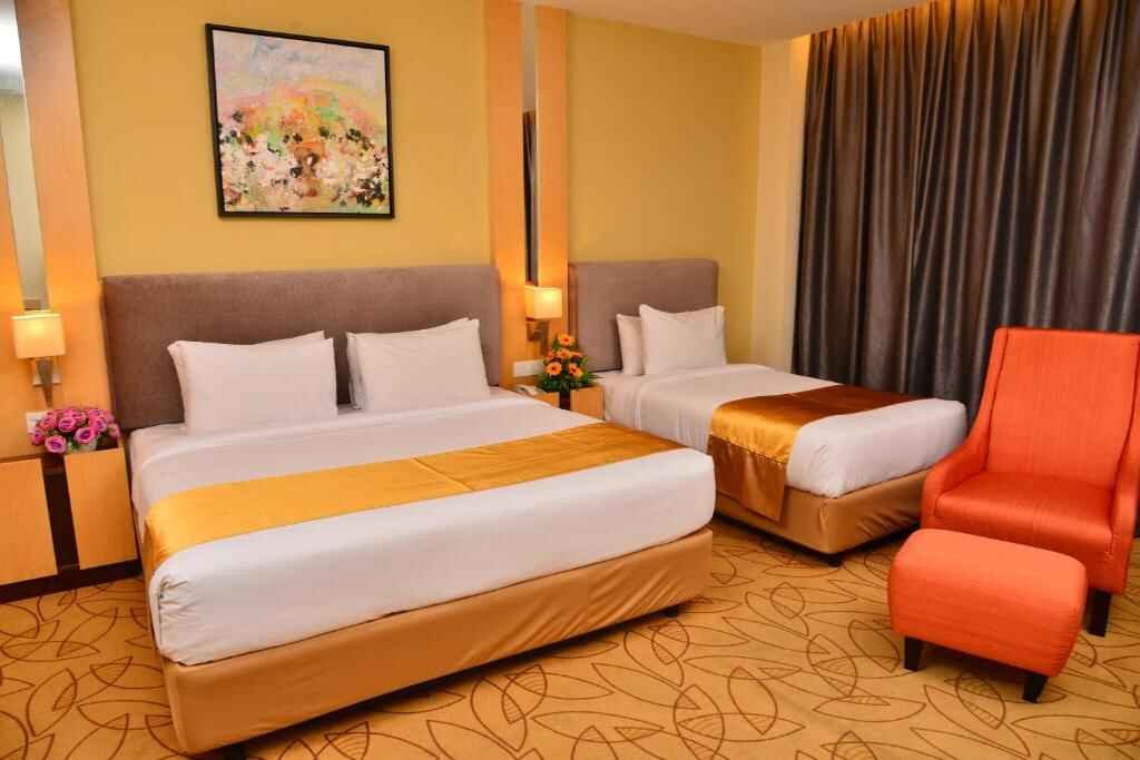 Featuring city views, this triple room includes a private bathroom with a shower, a bidet and a hairdryer. The air-conditioned triple room offers a flat-screen TV with satellite channels, a minibar, a tea and coffee maker, a wardrobe as well as city views. The unit has 2 beds.