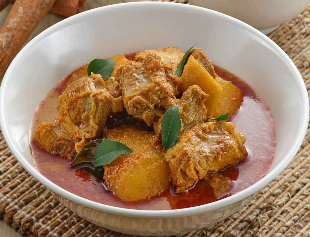 Spicy Hakka curry pork ribs in rich coconut gravy from House of Hakka at Pavilion KL’s Food Place.