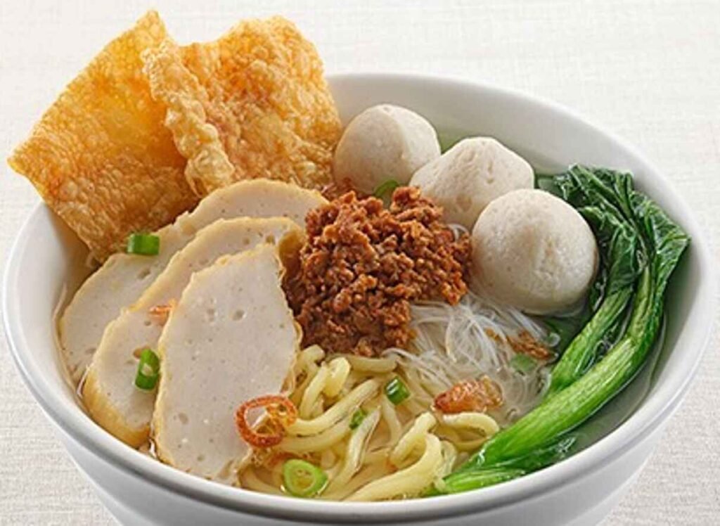 Ipoh Hor Hee noodles with fish balls, fish cake slices, vegetables and clear broth from Ipoh Treasures at Food Place Pavilion KL
