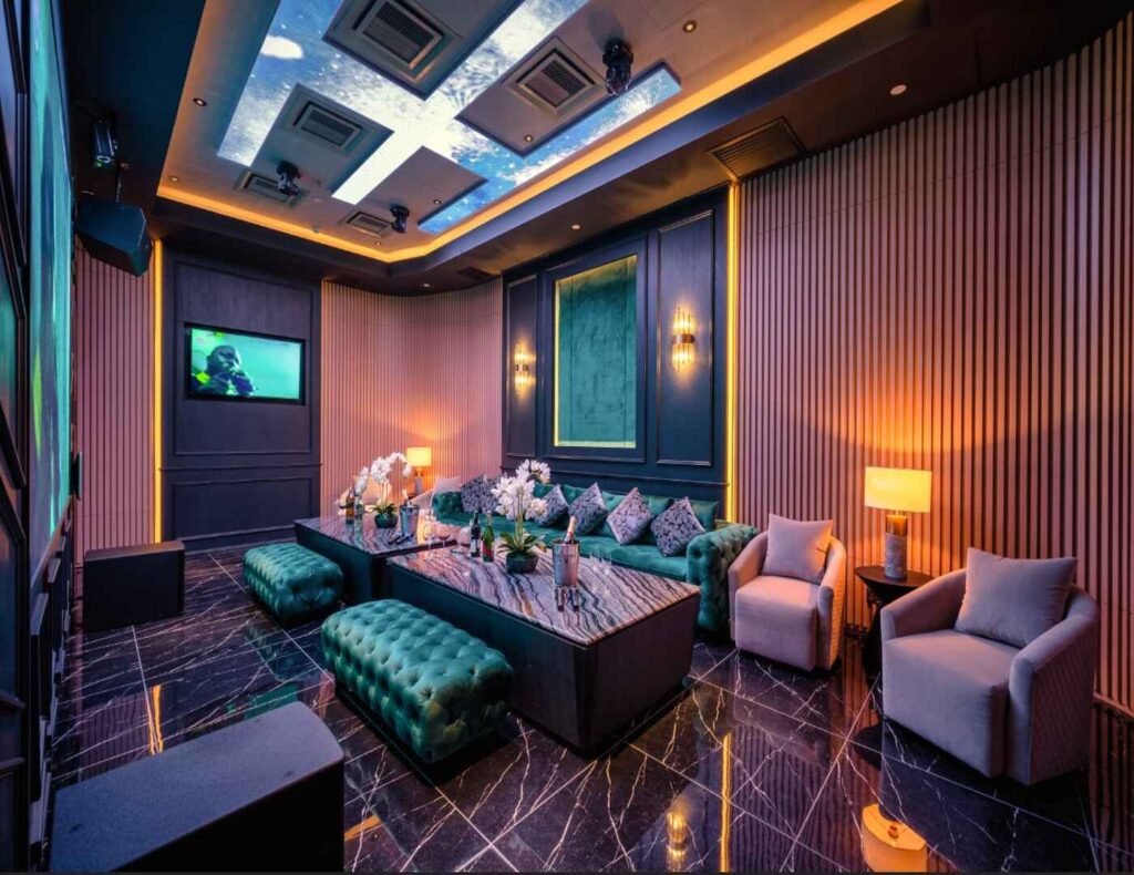The VIP Room Type 2 at Red Box PLUS, a top rated karaoke venue, features the most state-of-the-art audio visual equipment including wide LCD screens, Pavilion Kuala Lumpur