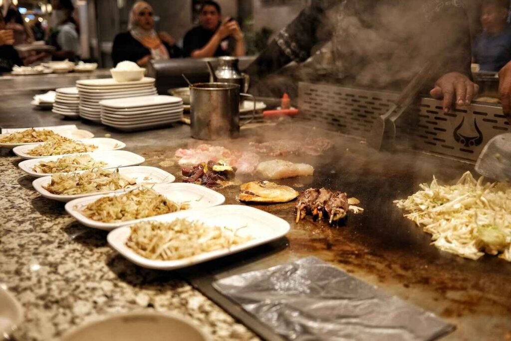 Open kitchen concept, where the chef prepares dishes in full view of customers, Teppanyaki At Food Republic, Gourmet Emporium, Pavilion Kuala Lumpur