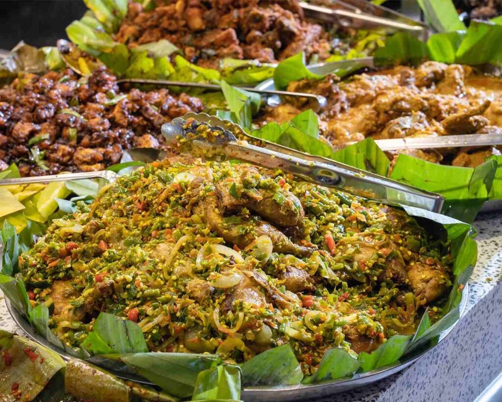 Various Nusantara dishes at Nasi Lemak & Lontong