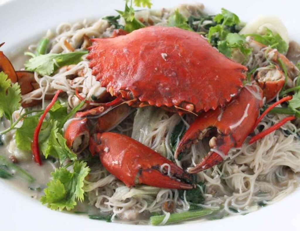 Crab Fried Mee Hoon with yam sauce by Chef Wong is a signature dish at Wong Wok in Lot 10 Hutong. The yam is steamed and then slowly cooked into a paste. The noodles soak up the juice of the crab and the yam sauce. The earthiness of yam, the juiciness of crab, and the freshness of vegetables—every bite gives a tantalising variety of taste.