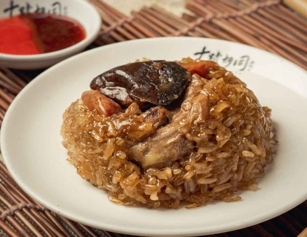 Steamed glutinous rice filled with Chinese sausage, tender dark soy sauce chicken and mushrooms. A popular breakfast dish at Layumcha in Lot 10 Hutong