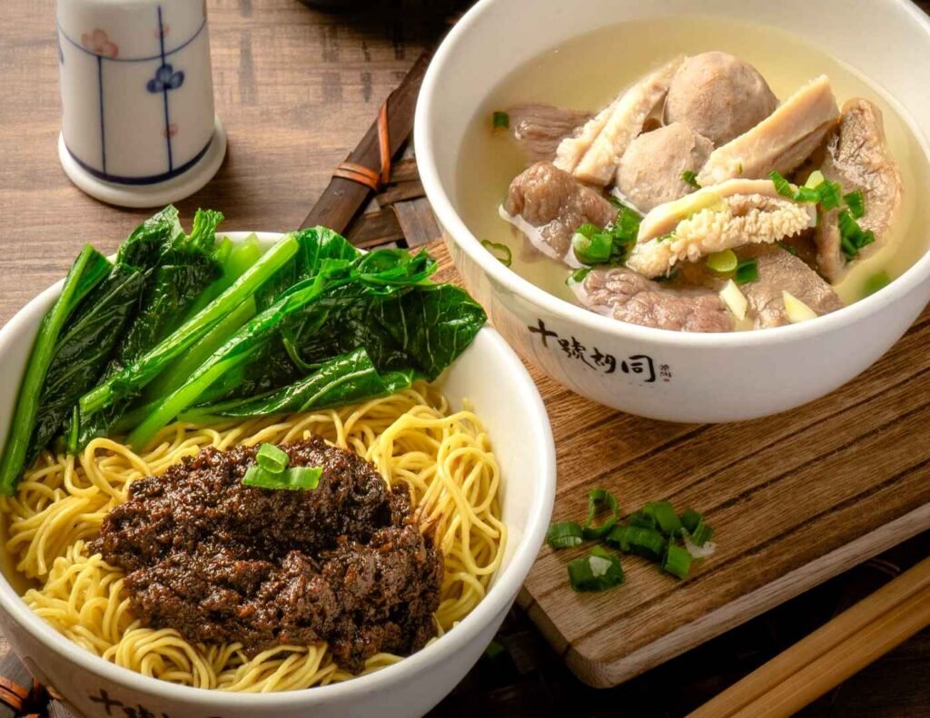 The Beef Tripe Noodles Set comes with a bowl of dry egg noodles topped with delicious, dark-coloured mince of beef and pork, and a bowl of clear beef broth filled with beef balls, tender beef slices and beef stomach. A signature dish at Soong Kee Beef Noodle, Lot 10 Hutong.