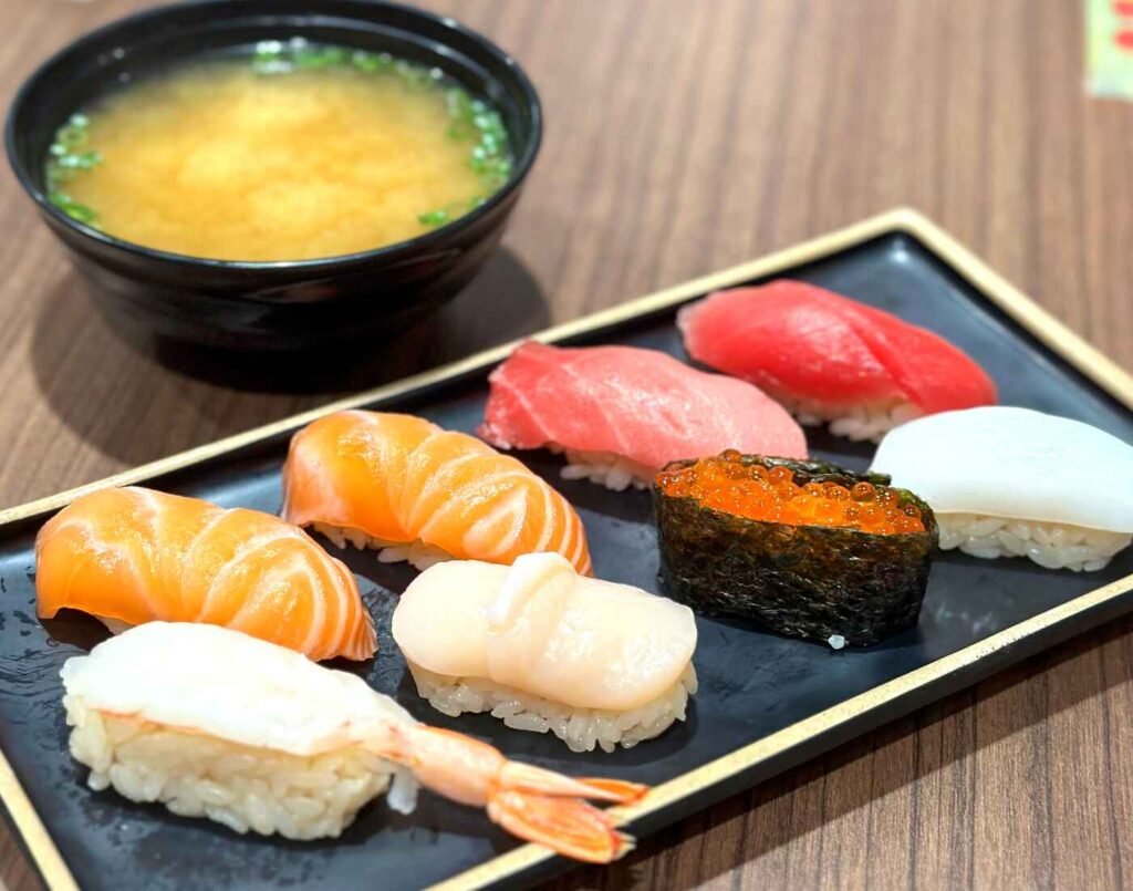 Himawari Sushi Set at Uohama Live Kitchen is a premium assortment of 8 pieces featuring bluefin tuna, salmon, ikura, scallop, and ebi on red vinegar rice.